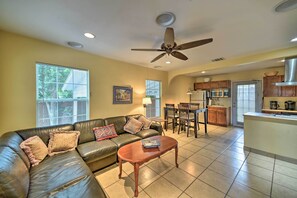 TV - San Antonio House w/ Private Pool, Spa & Grill (San Antonio)