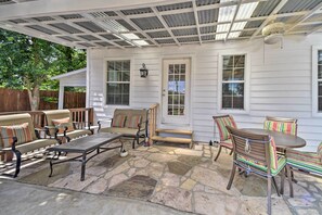 Outdoor dining - San Antonio House w/ Private Pool, Spa & Grill (San Antonio)