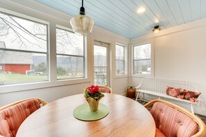 Dining - Manchester Center Home w/ Green Mtn Views! (Manchester Center)