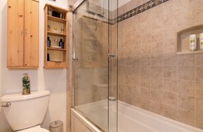 Combined shower/bathtub, hair dryer, towels, soap