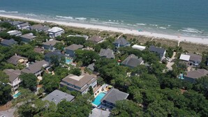 Exterior - 19 Dove St - Large Pool, Short Walk to Beach! (Hilton Head Island)