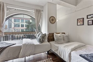 Club Apartment, 1 Bedroom, Non Smoking, 2 Bathrooms | Individually decorated, individually furnished, laptop workspace