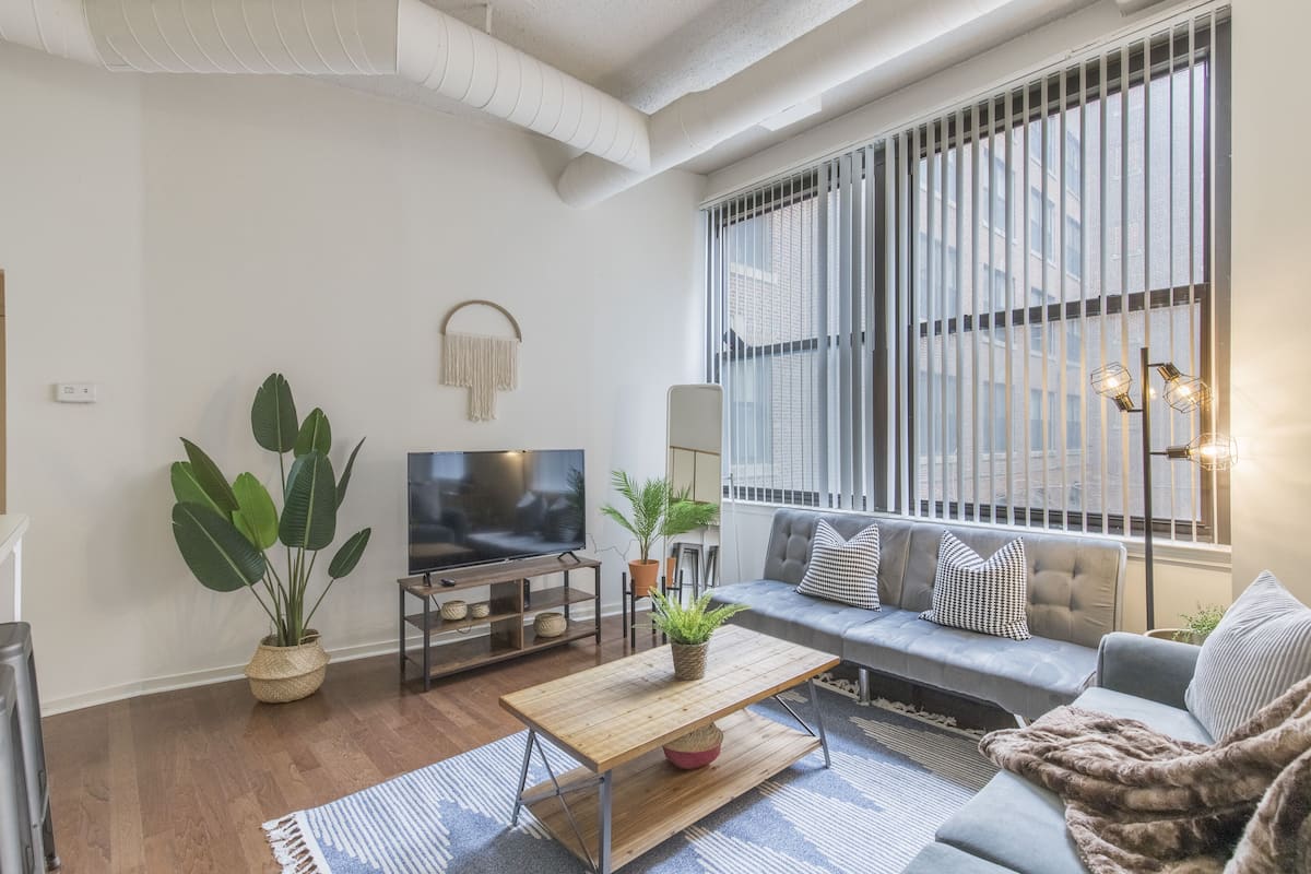 Departamento clásico, 2 habitaciones, para no fumadores, cocina | Área de sala de estar | Smart TV de 32 pulgadas con canales digitales, televisión y Netflix