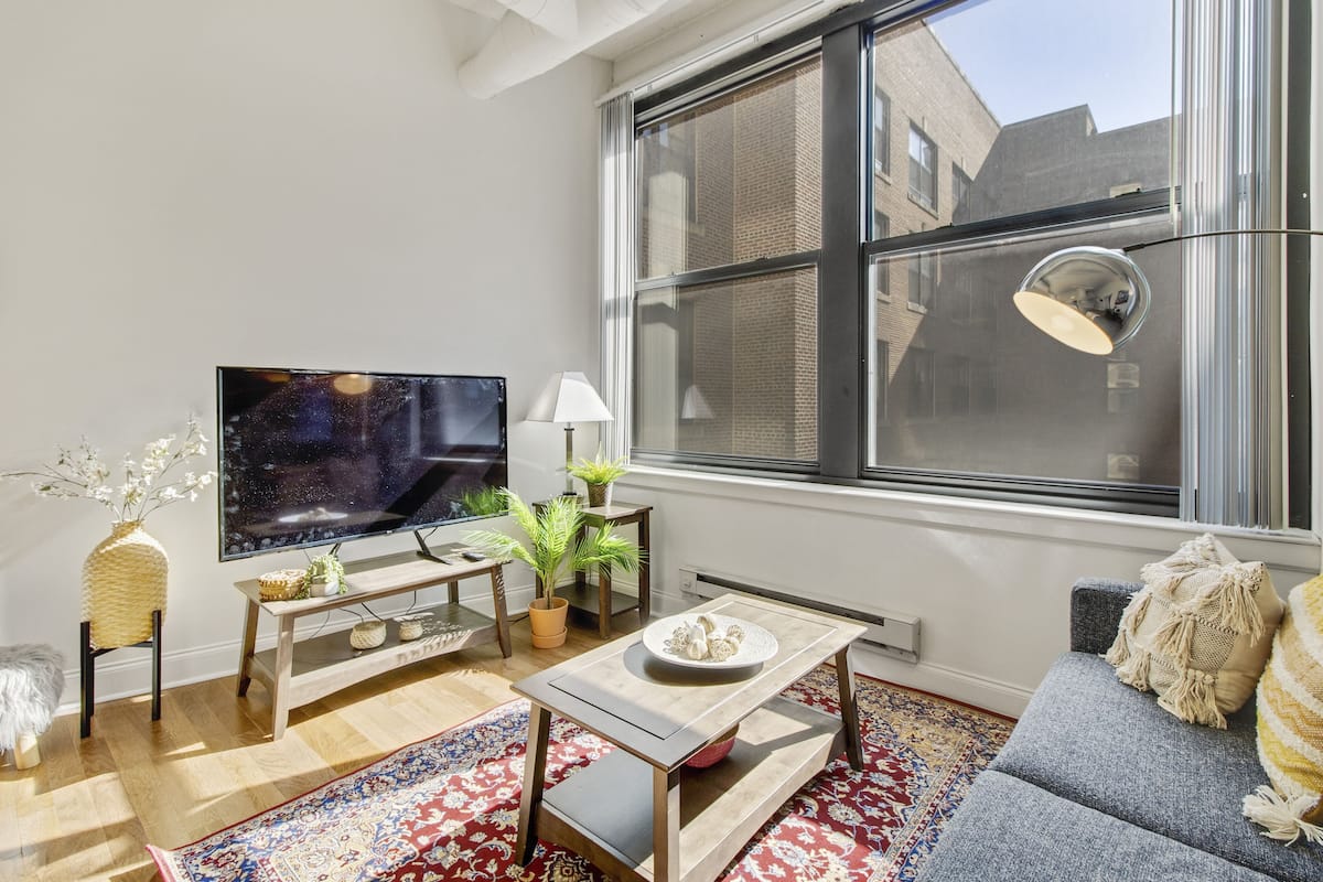 Departamento Confort, 2 habitaciones, para no fumadores, cocina | Área de sala de estar | Smart TV de 32 pulgadas con canales digitales, televisión y Netflix