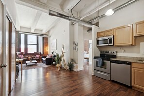 Premium Apartment, 2 Bedrooms, Non Smoking, Kitchen | Private kitchen | Full-size fridge, microwave, oven, stovetop - TrustBnB (Philadelphia)