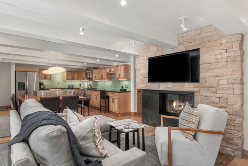 Contemporary Condo in Aspen Core