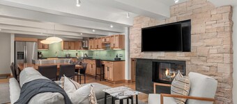 Contemporary Condo in Aspen Core