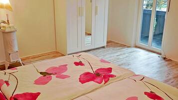 2 Schlafzimmer, Schreibtisch, schallisolierte Zimmer
