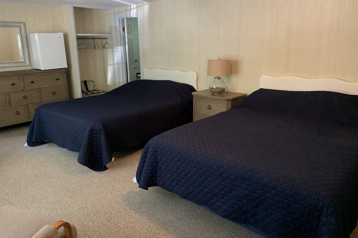 Rom, 2 queensize-senger | Skrivebord, wi-fi (inkludert) og individuelt dekorert
