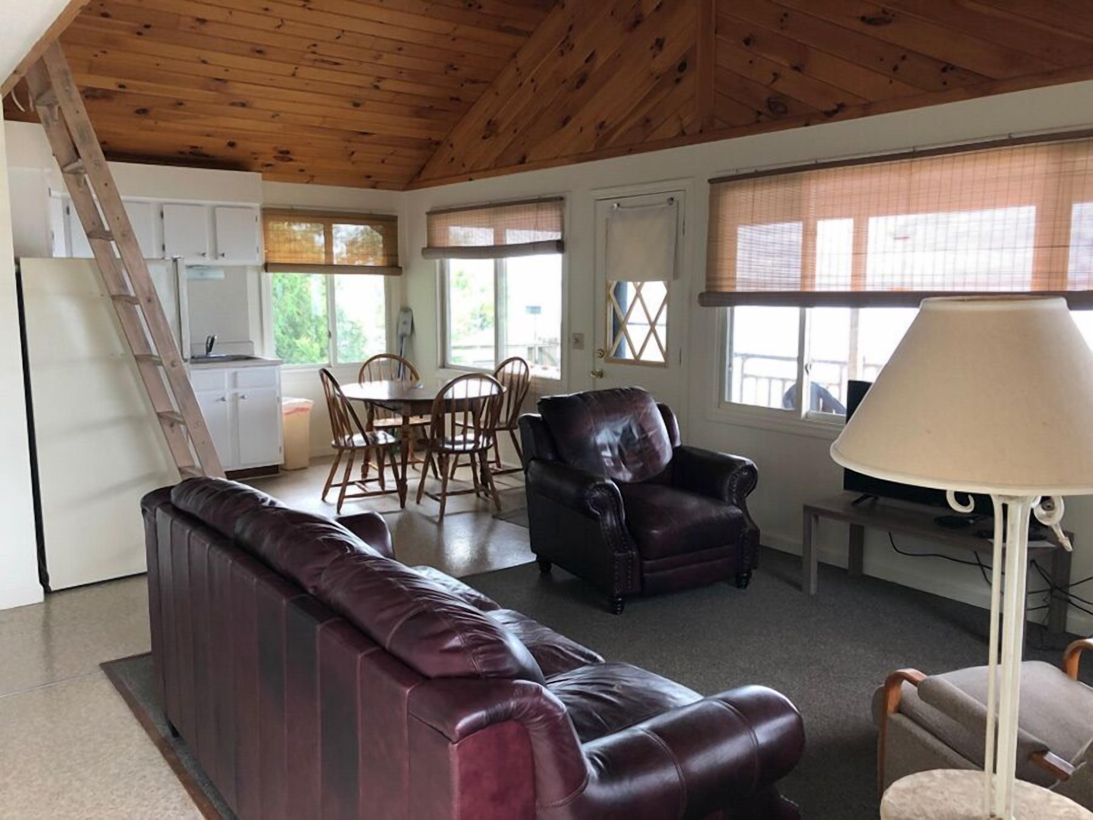 2-BR Riverfront (Top Floor)