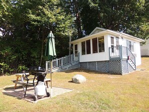 Sleeping Cabin | Individually decorated, individually furnished, desk, free WiFi - West Winds Motel & Cottages (Clayton)