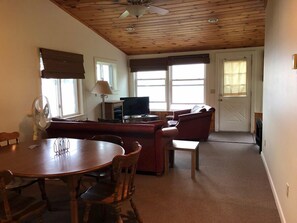 2 BR Cottage #20 | Individually decorated, individually furnished, desk, free WiFi - West Winds Motel & Cottages (Clayton)