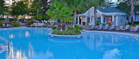 Piscine extérieure, piscine chauffée