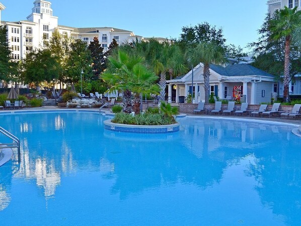 室外游泳池，恒温泳池