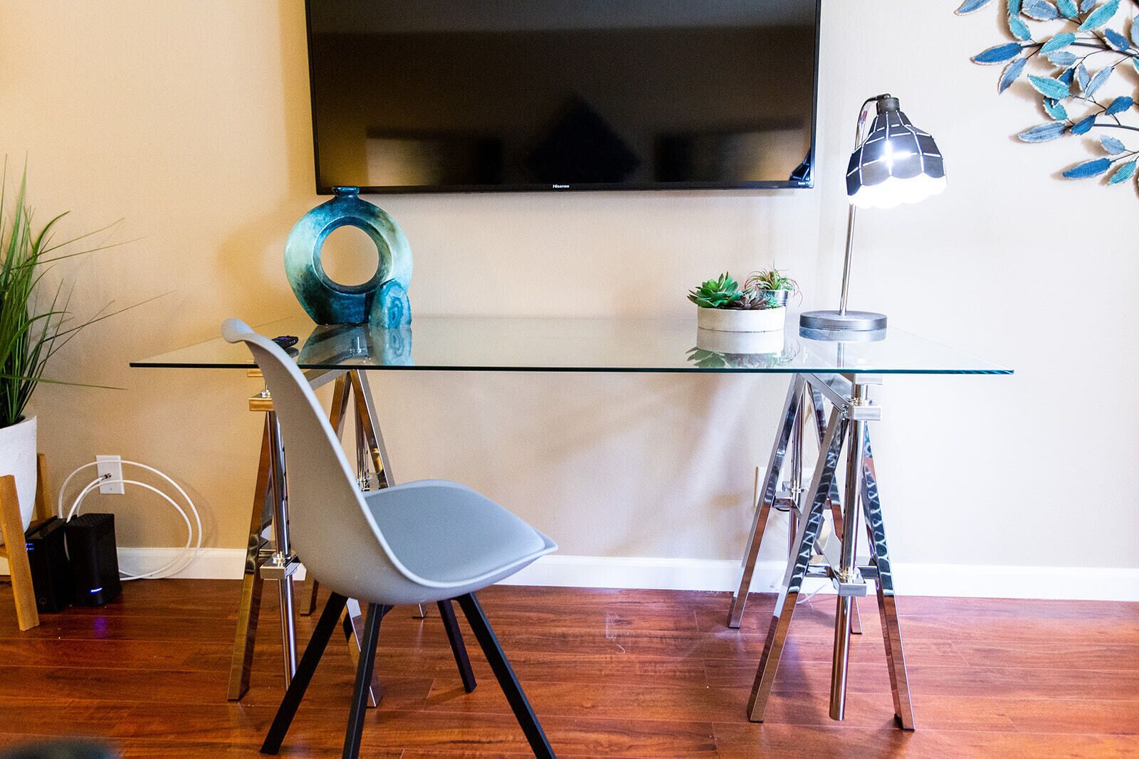 Sanitized Modern Comfort FAST WIFI CALI KING BED