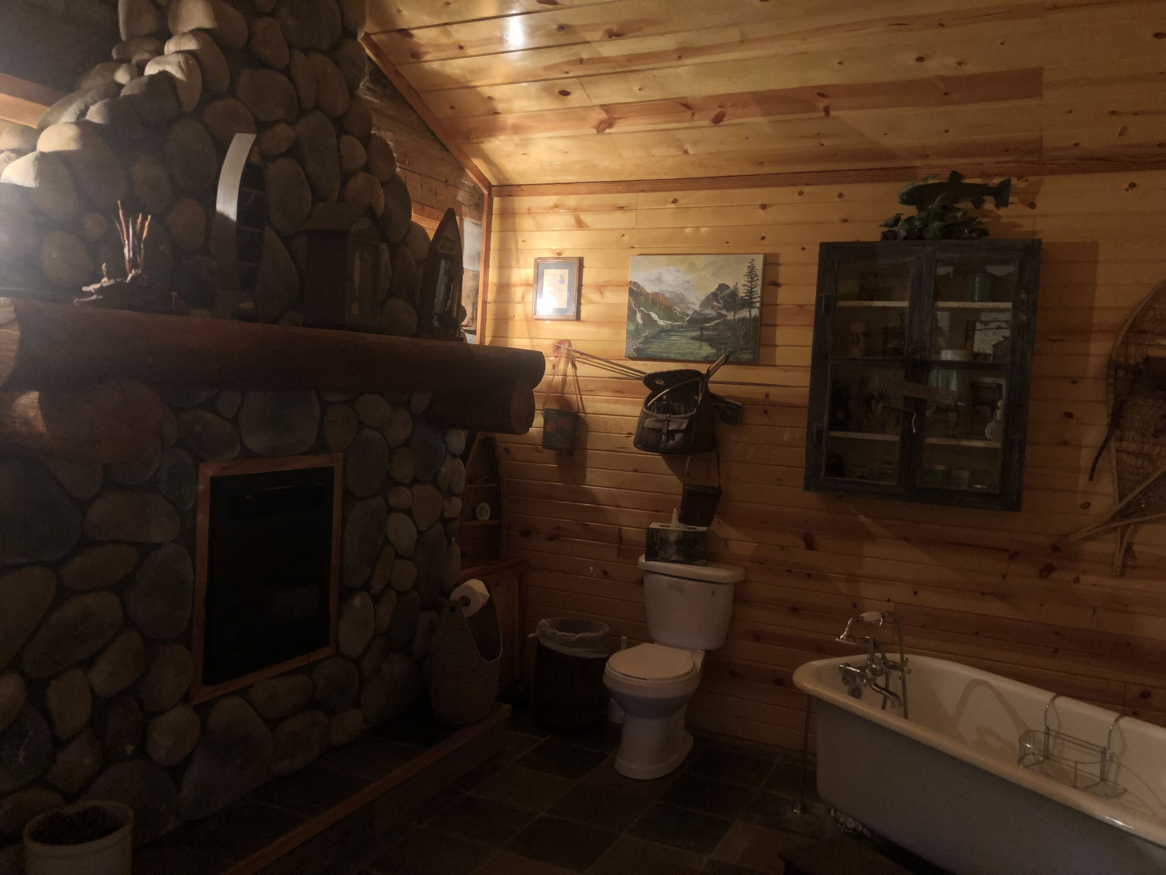 Indian Camp Retreat....with relaxing Hot tub, outdoor Fireplace and Pavillion!