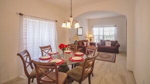 Private kitchen - Fantastic 4 Bedroom Private Pool in Highgate Park (Davenport)
