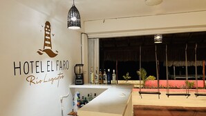A hotel bar with a sign reading "HOTEL EL FARO Rio Lagartos". - Hotel el Faro (Río Lagartos)