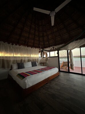 Panoramic Cabin | Minibar, in-room safe, free WiFi, bed sheets