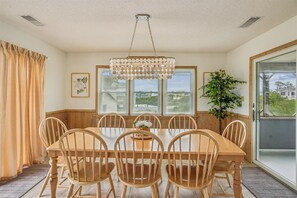 Dining - 2 min to beach, Private Pool & Hot Tub. Ocean Hill (Corolla)