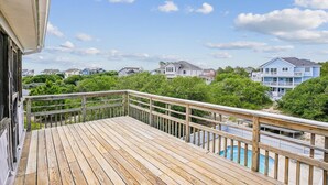 A wooden deck with a view of houses and a swimming pool. - 2 min to beach, Private Pool & Hot Tub. Ocean Hill (Corolla)