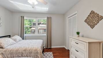 2 chambres, fer et planche à repasser, Wi-Fi gratuit, draps fournis