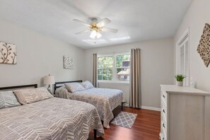 2 bedrooms, iron/ironing board, free WiFi, bed sheets