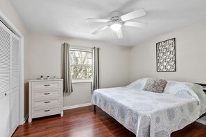 2 chambres, fer et planche à repasser, Wi-Fi gratuit, draps fournis