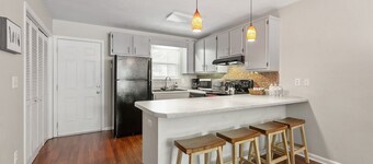 Save Big Near FSU for a Limited Time! Stylish 2-Bed Townhouse.