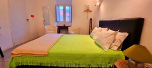 Standard Room | Individually decorated, laptop workspace, blackout drapes, free WiFi - Charme de Monsaraz II (Reguengos de Monsaraz)