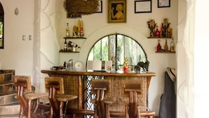 Interior - The Secret Buddha (La Estrella)