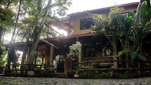 Exterior - The Secret Buddha (La Estrella)