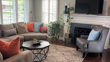 Smart TV, fireplace, books, offices