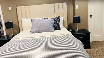 4 bedrooms, desk, iron/ironing board, WiFi