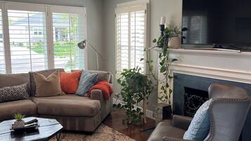 Smart TV, fireplace, books, offices