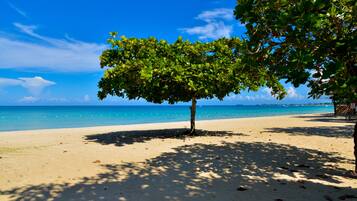 Comfort Apartment, Multiple Bedrooms | Pemandangan pantai/laut