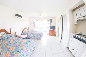 1 bedroom, premium bedding, individually decorated - Negril Studio Terez (Negril)