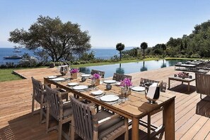 Villa | In-room dining