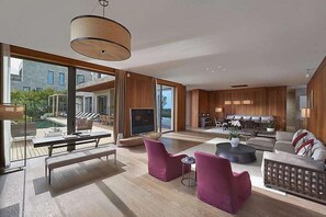 Villa, 5 Bedrooms | Living area