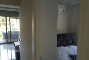 빌라, 침실 2개 | 거실 공간 | TV, 벽난로