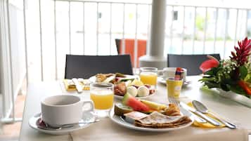 Petit déjeuner continental (15 EUR par personne)