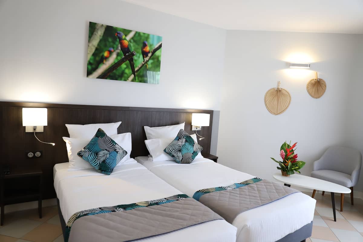 Ropa de cama de alta calidad y artículos del minibar gratis