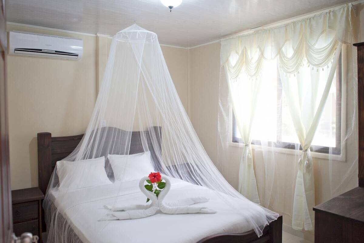 Bungalow | Caja fuerte, cortinas opacas, wifi gratis y ropa de cama