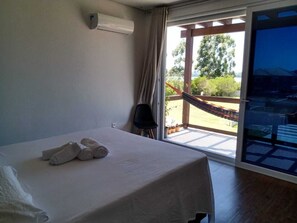 3 bedrooms, WiFi, bed sheets - House in gated community in Praia do Rosa (Imbituba)