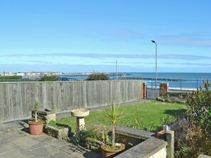 Property grounds - 3 bedroom accommodation in Newbiggin-by-the-Sea (Newbiggin-by-the-Sea)