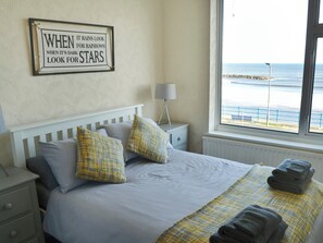 3 bedrooms, free WiFi, bed sheets - 3 bedroom accommodation in Newbiggin-by-the-Sea (Newbiggin-by-the-Sea)