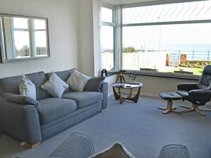Living area - 3 bedroom accommodation in Newbiggin-by-the-Sea (Newbiggin-by-the-Sea)