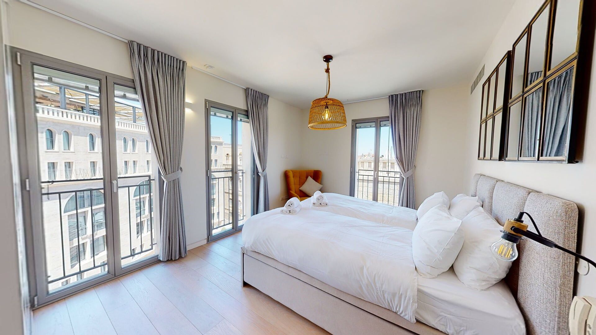 2 dormitoris, caixa forta a l'habitació i escriptori 