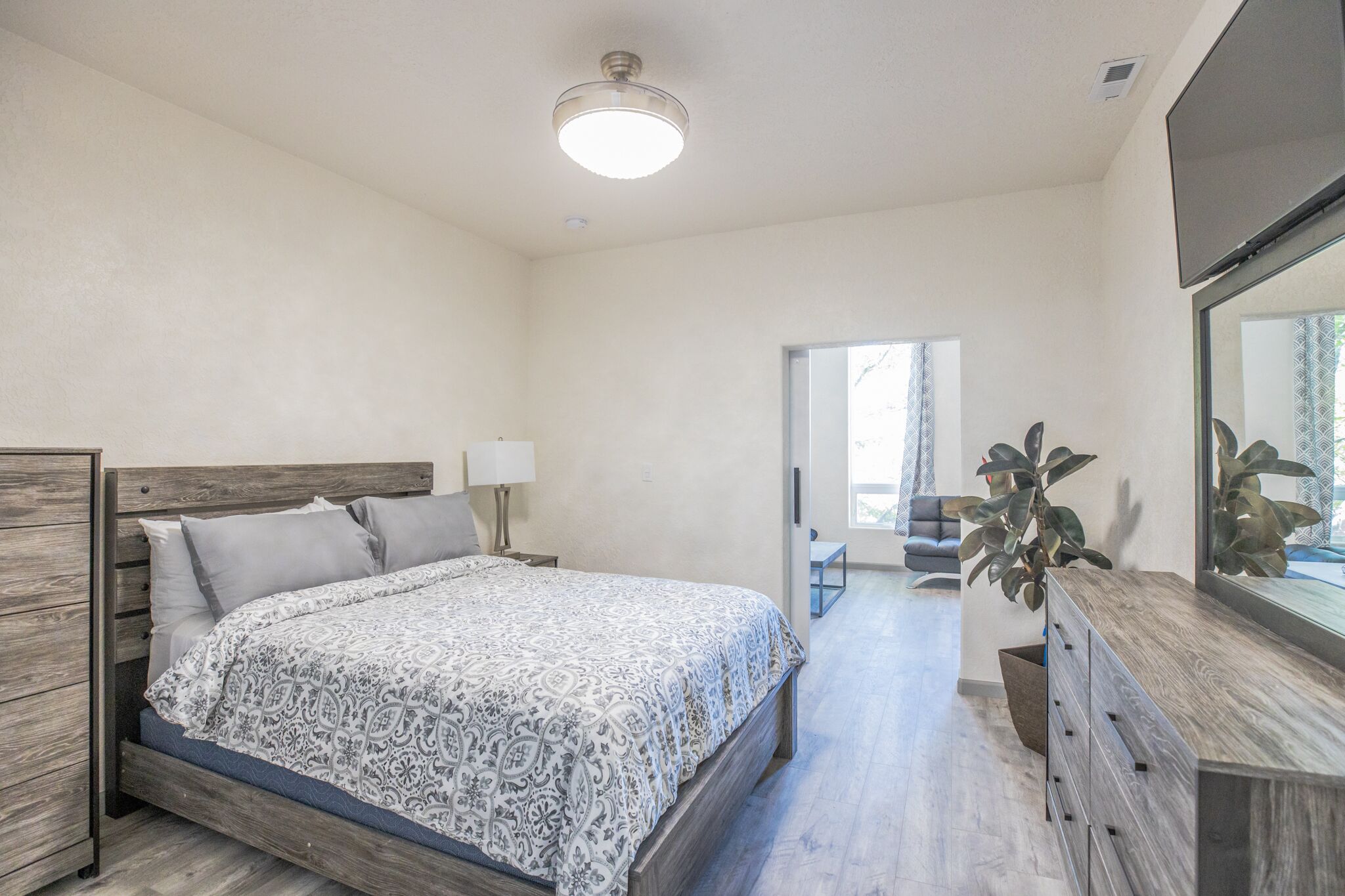 Loft #2 of 5 Private Queen Bedroom, 1 bathroom Suite