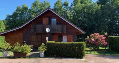 Chaleureux chalet à 500m du lac & commerces exposé sud, animaux acceptés